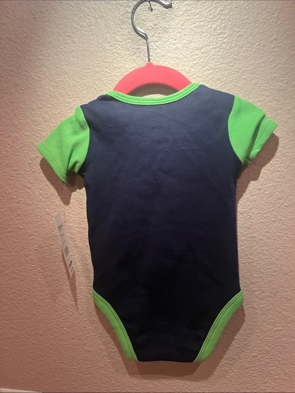 New NFL Seattle Seahawks Bodysuit Onesie Blitz Mascot Size 3-6 Months NWT